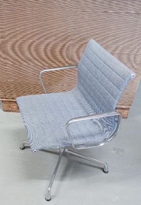 Aluminium Chair EA 104 / EA104 Stuhl DUNKELBLAU/ELFENBEIN Vitra AUSSTELLUNGSSTÜCK / GEBRAUCHTMÖBEL